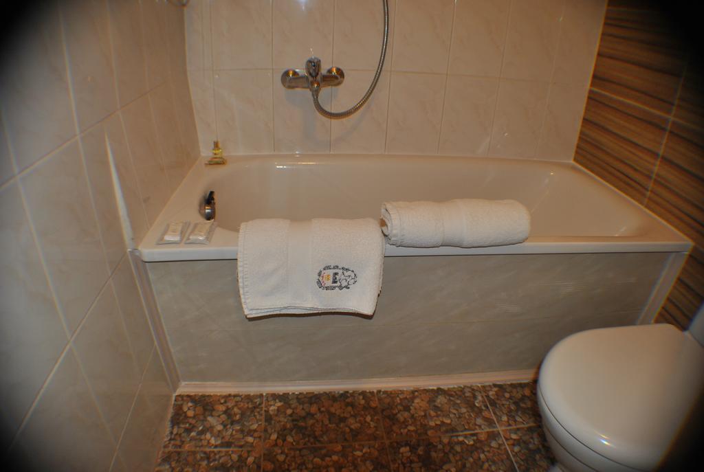 Tvirtove Apartment Vilnius Room photo